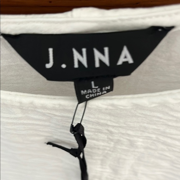 White Relaxed 3/4 Sleeve Tunic - Picture 3 of 9